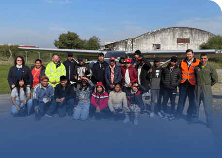 Alumnos de la comunidad Wichi visitaron nuestro aeropuerto de Resistencia, Chaco